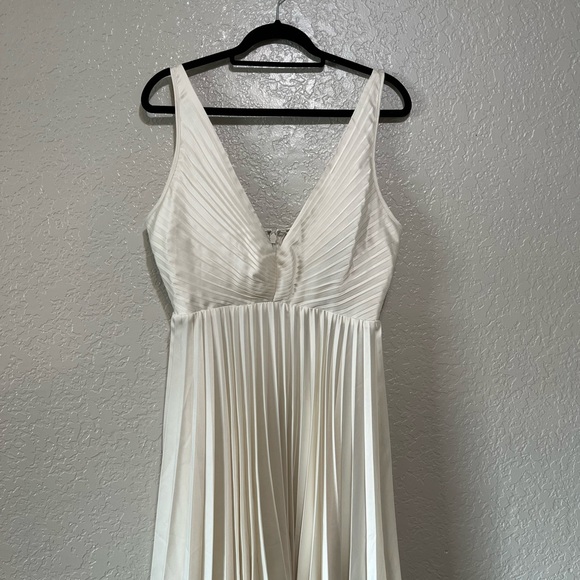 Abercrombie & Fitch Plunge V-Neck Pleated Satin Mini Dress NWT Size Large - Picture 2 of 9